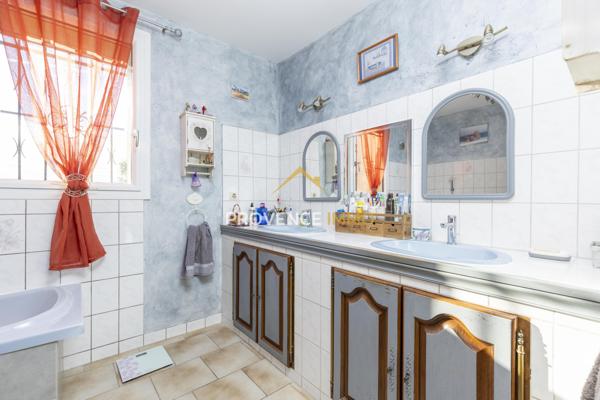 Alleins (13980) Mas de plain pied - 164m² - Garage - Grange - Piscine