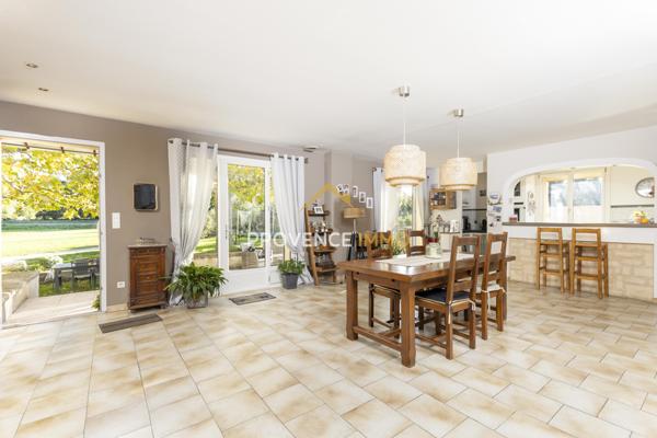 Alleins (13980) Mas de plain pied - 164m² - Garage - Grange - Piscine