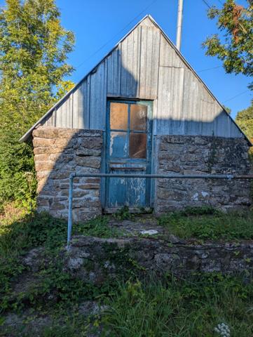 MELLIONNEC MAISON EN PIERRE SOUS ARDOISES A RENOVER 2 PIECES 55m² PARCELLE ATTENANTE DE 292 m²