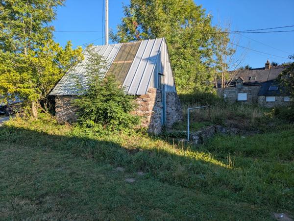 MELLIONNEC MAISON EN PIERRE SOUS ARDOISES A RENOVER 2 PIECES 55m² PARCELLE ATTENANTE DE 292 m²