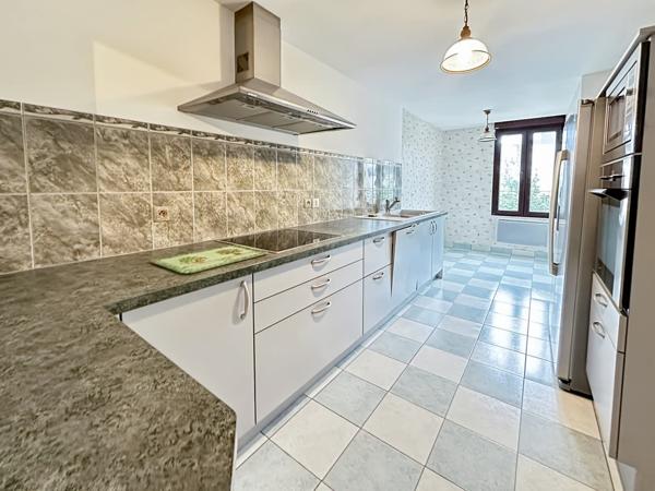 Annexe + appartement + annexe + parking