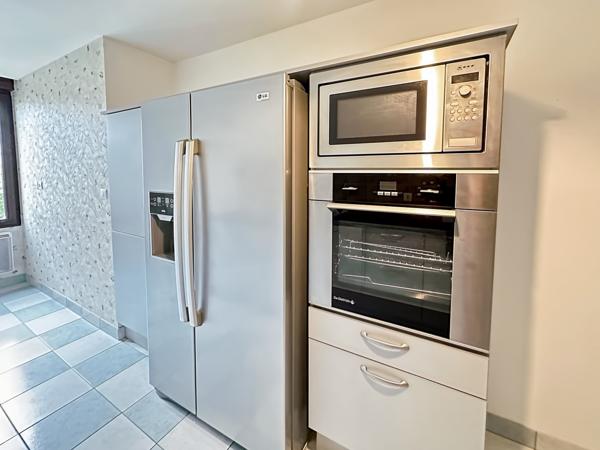 Annexe + appartement + annexe + parking