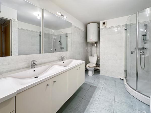 Annexe + appartement + annexe + parking