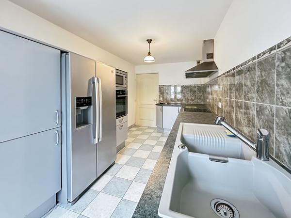 Annexe + appartement + annexe + parking