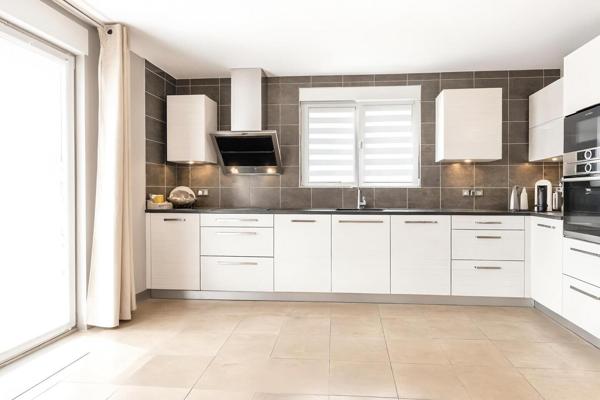 Maison 9 Pièces Rénovée 180 m2 Terrasses Jardin au Calme