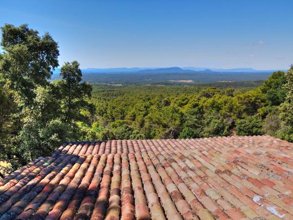 Aups, jolie maison en campagne avec vue panoramique