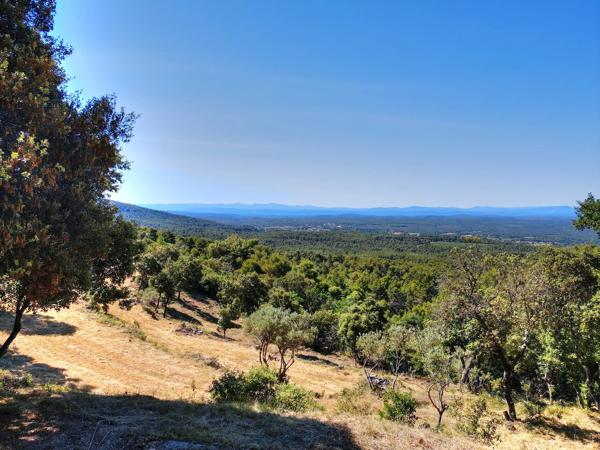 Aups, jolie maison en campagne avec vue panoramique
