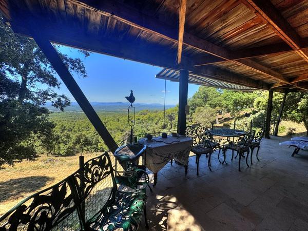 Aups, jolie maison en campagne avec vue panoramique