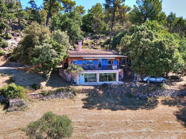 Aups, jolie maison en campagne avec vue panoramique