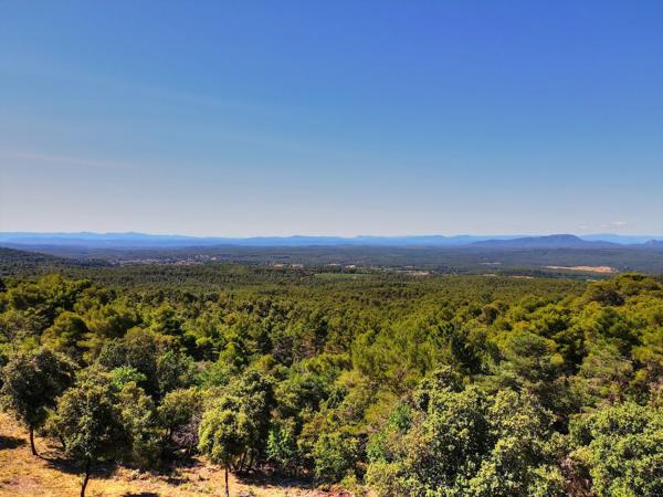 Aups, jolie maison en campagne avec vue panoramique