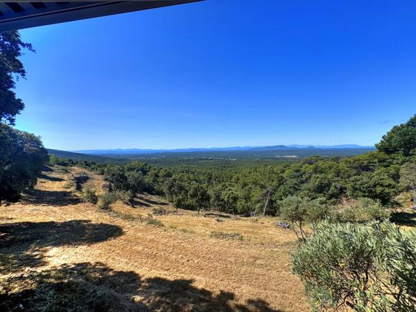 Aups, jolie maison en campagne avec vue panoramique