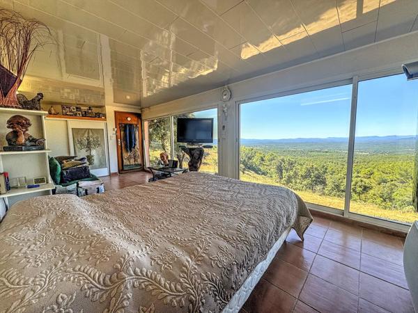 Aups, jolie maison en campagne avec vue panoramique