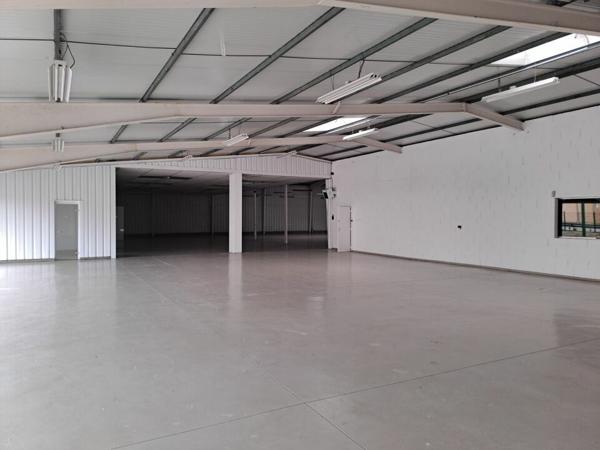 Local commercial de 1750m2 à BETTON
