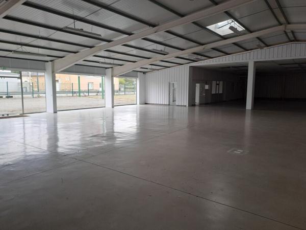 Local commercial de 1750m2 à BETTON