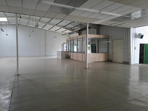 Local commercial de 1750m2 à BETTON