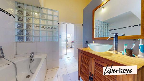 Maison familiale dans un corps de ferme T5 - Jardinet et Parking - Bernes-Sur-Oise