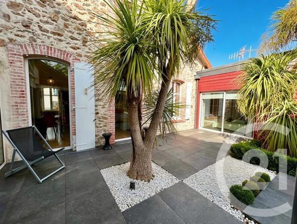 Maison à vendre  5 pièces - 129 m 2   LA ROCHE SUR YON  - 85