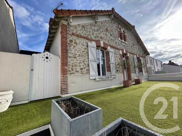 Maison à vendre  5 pièces - 129 m 2   LA ROCHE SUR YON  - 85
