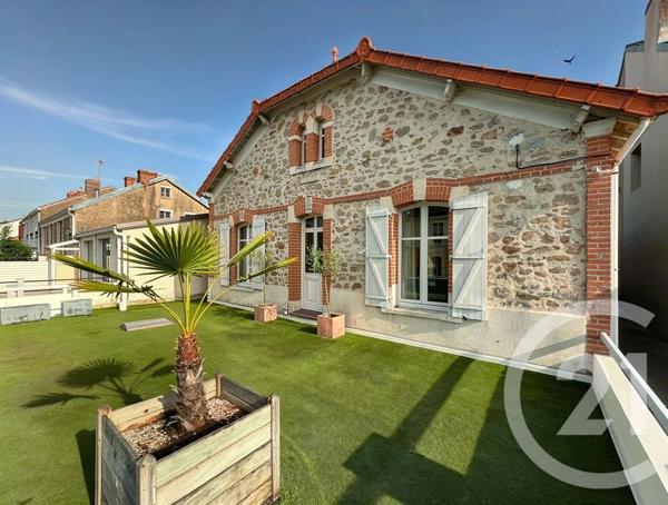 Maison à vendre  5 pièces - 129 m 2   LA ROCHE SUR YON  - 85