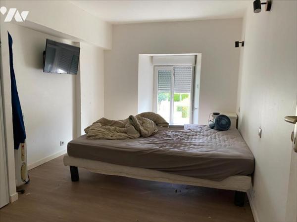 Maison trois pièces.