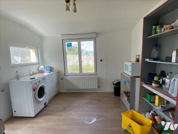 Maison trois pièces.