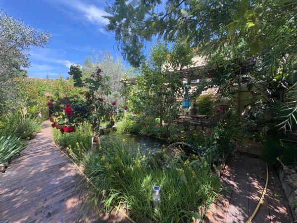 Maison de plus de 150 m² avec grand jardin arboré – Enorme potentiel – Fréjus