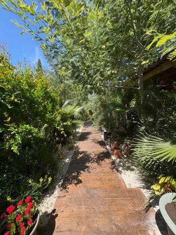Maison de plus de 150 m² avec grand jardin arboré – Enorme potentiel – Fréjus