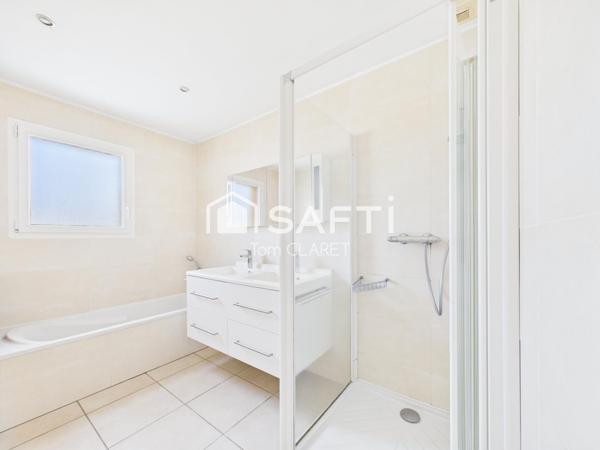 Superbe maison contemporaine 3 chambres et un bureau avec piscine