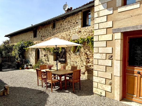 ✨ Maison d'exception 200m2+ gites 130 m2, installation equestre sur 5ha3 aux portes de Confolens (16) 695000€