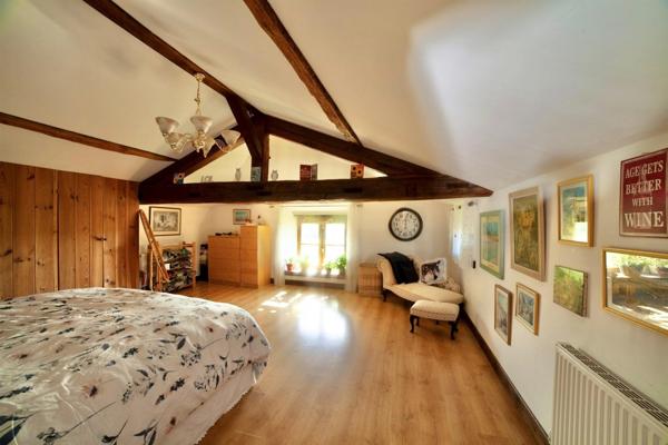 ✨ Maison d'exception 200m2+ gites 130 m2, installation equestre sur 5ha3 aux portes de Confolens (16) 695000€