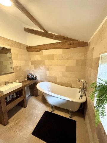 ✨ Maison d'exception 200m2+ gites 130 m2, installation equestre sur 5ha3 aux portes de Confolens (16) 695000€