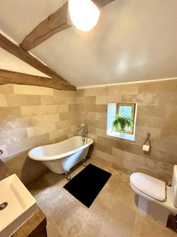 ✨ Maison d'exception 200m2+ gites 130 m2, installation equestre sur 5ha3 aux portes de Confolens (16) 695000€