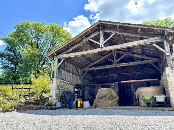 ✨ Maison d'exception 200m2+ gites 130 m2, installation equestre sur 5ha3 aux portes de Confolens (16) 695000€