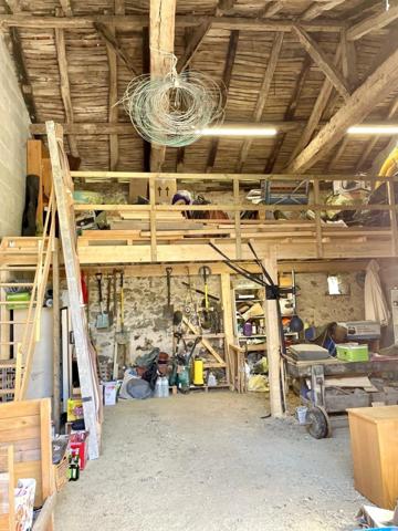 ✨ Maison d'exception 200m2+ gites 130 m2, installation equestre sur 5ha3 aux portes de Confolens (16) 695000€