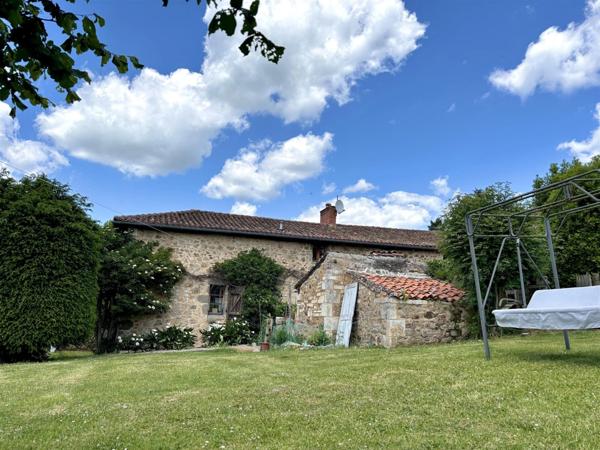 ✨ Maison d'exception 200m2+ gites 130 m2, installation equestre sur 5ha3 aux portes de Confolens (16) 695000€