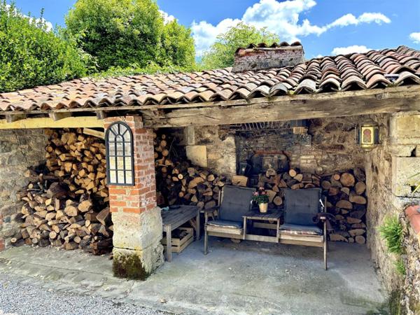 ✨ Maison d'exception 200m2+ gites 130 m2, installation equestre sur 5ha3 aux portes de Confolens (16) 695000€