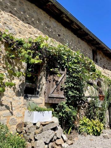 ✨ Maison d'exception 200m2+ gites 130 m2, installation equestre sur 5ha3 aux portes de Confolens (16) 695000€