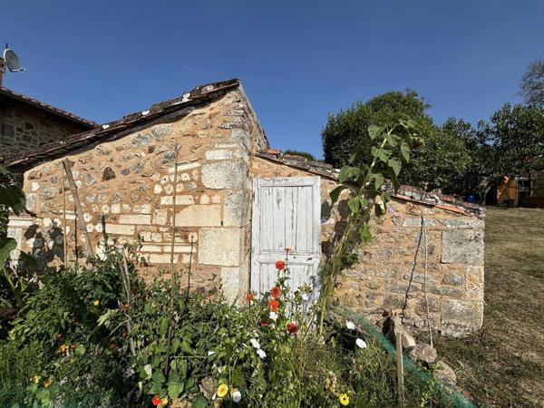 ✨ Maison d'exception 200m2+ gites 130 m2, installation equestre sur 5ha3 aux portes de Confolens (16) 695000€