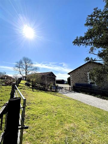 ✨ Maison d'exception 200m2+ gites 130 m2, installation equestre sur 5ha3 aux portes de Confolens (16) 695000€