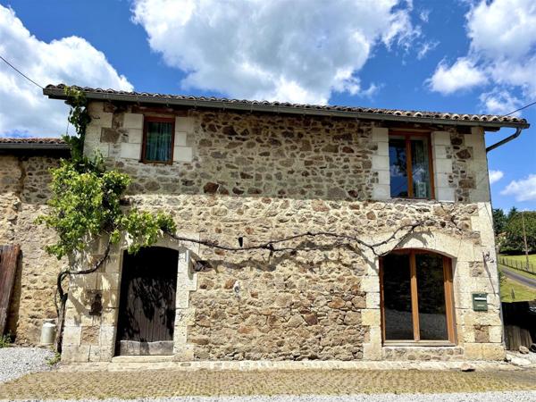 ✨ Maison d'exception 200m2+ gites 130 m2, installation equestre sur 5ha3 aux portes de Confolens (16) 695000€