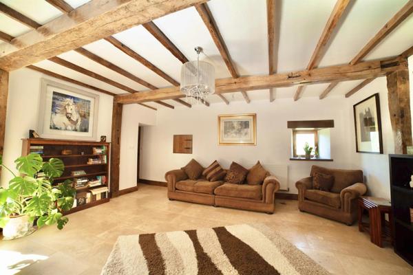 ✨ Maison d'exception 200m2+ gites 130 m2, installation equestre sur 5ha3 aux portes de Confolens (16) 695000€