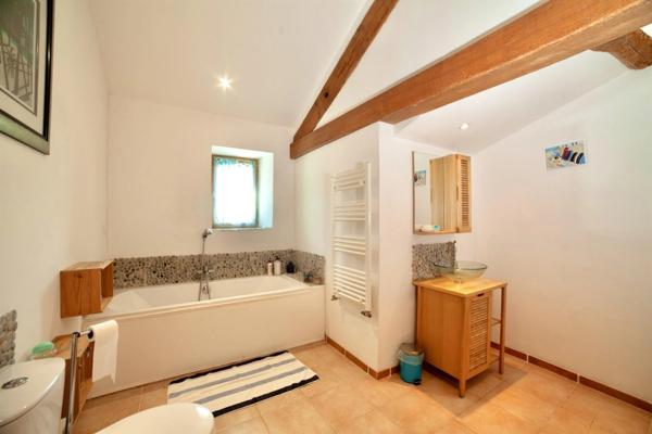 ✨ Maison d'exception 200m2+ gites 130 m2, installation equestre sur 5ha3 aux portes de Confolens (16) 695000€