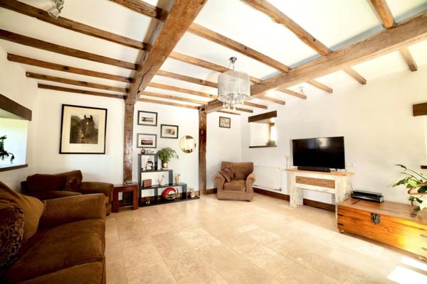 ✨ Maison d'exception 200m2+ gites 130 m2, installation equestre sur 5ha3 aux portes de Confolens (16) 695000€