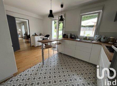 Maison 8 pièces de 200 m² à Chanteloup-les-Vignes (78570)