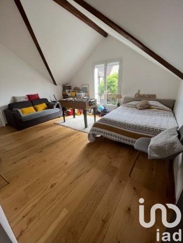 Maison 8 pièces de 200 m² à Chanteloup-les-Vignes (78570)