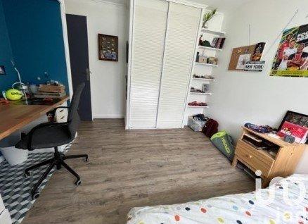 Maison 8 pièces de 200 m² à Chanteloup-les-Vignes (78570)