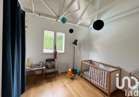 Maison 8 pièces de 200 m² à Chanteloup-les-Vignes (78570)