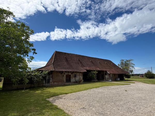 Magnifique ensemble Bressan sur 15.6ha de terrain attenant