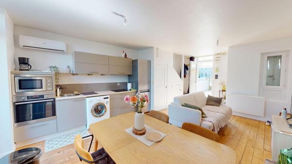 POITIERS - JOLIE MAISON DE VILLE - JARDIN - CACHET