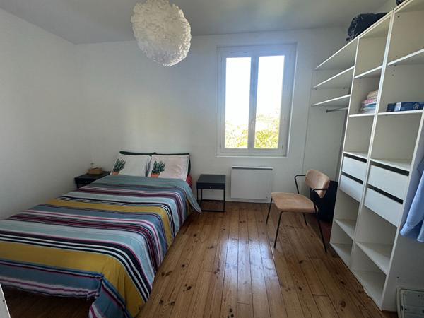 POITIERS - JOLIE MAISON DE VILLE - JARDIN - CACHET